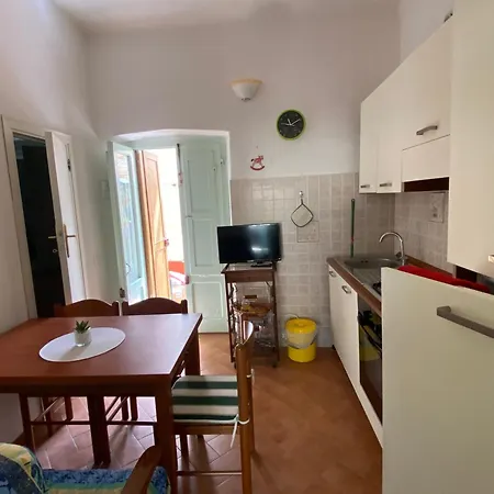 Urban Garden Apartment *