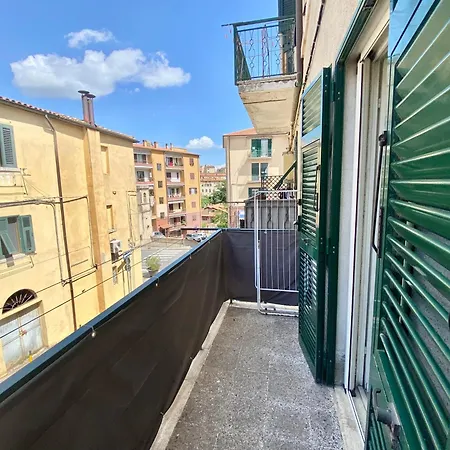 Urban Garden Apartment *