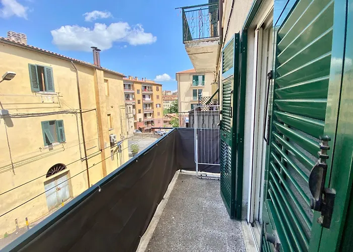 Urban Garden Apartment *